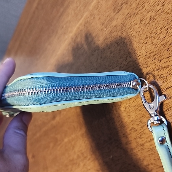 Fossil Mint Green wristlet - Picture 4 of 16
